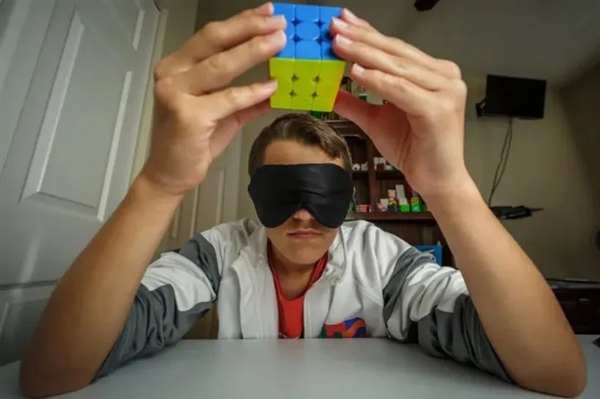 人类思维的速度竟然只有每秒10比特!这么慢 怎么活