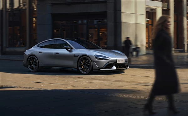 雷军:太佩服保时捷了 有实力还有格局