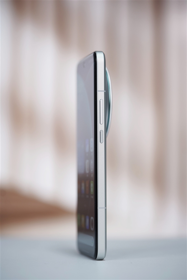 史上第一次双拼色!小米15 Ultra松柏绿图赏