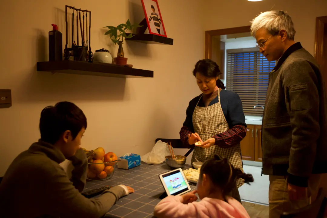 学生禁玩手机,催生地下市场
