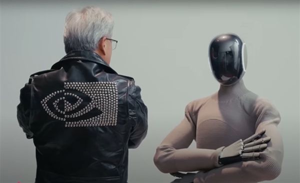 黄仁勋新战袍来了!NVIDIA镶钉皮夹克上身超狂