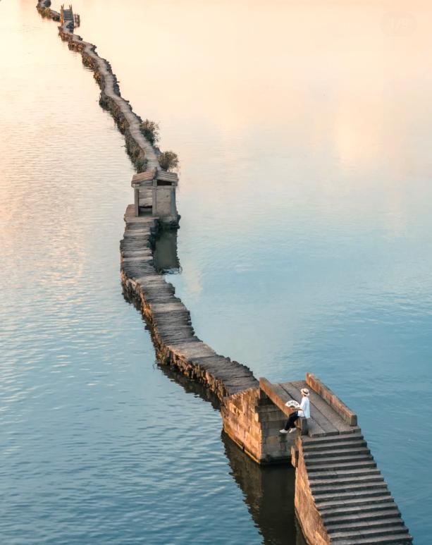 卷不动的年轻人,开始找个村子躺平了